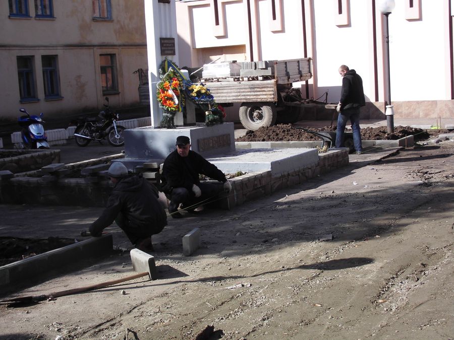 триває реконструкція чорнобильського знаку. Зображення 1