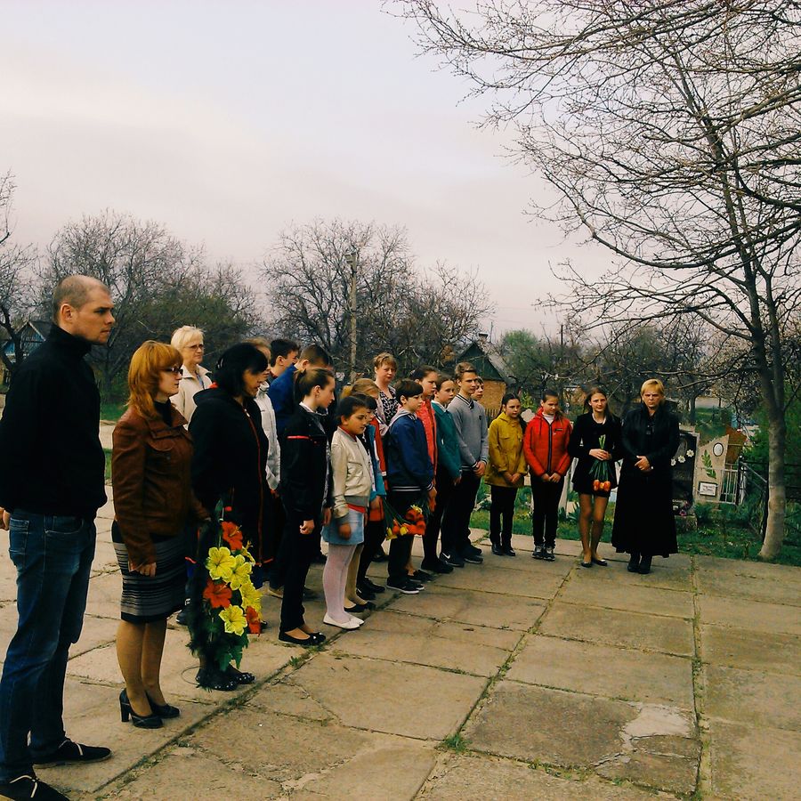 в покров вшанували пам’ять в’язнів фашистських концтаборів. Зображення 2