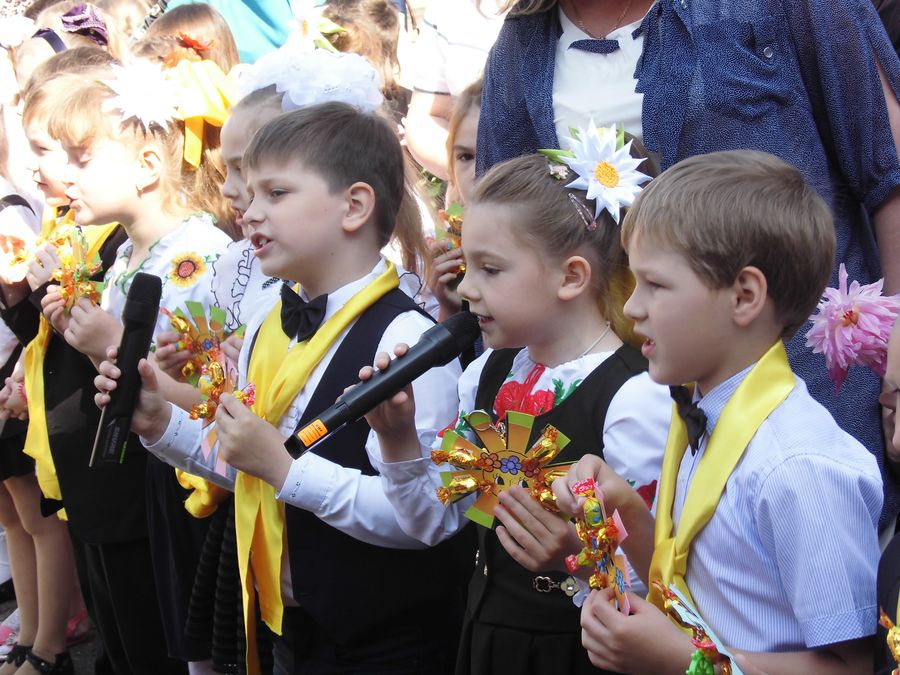 у школах міста пролунав останній дзвінок. Зображення 9