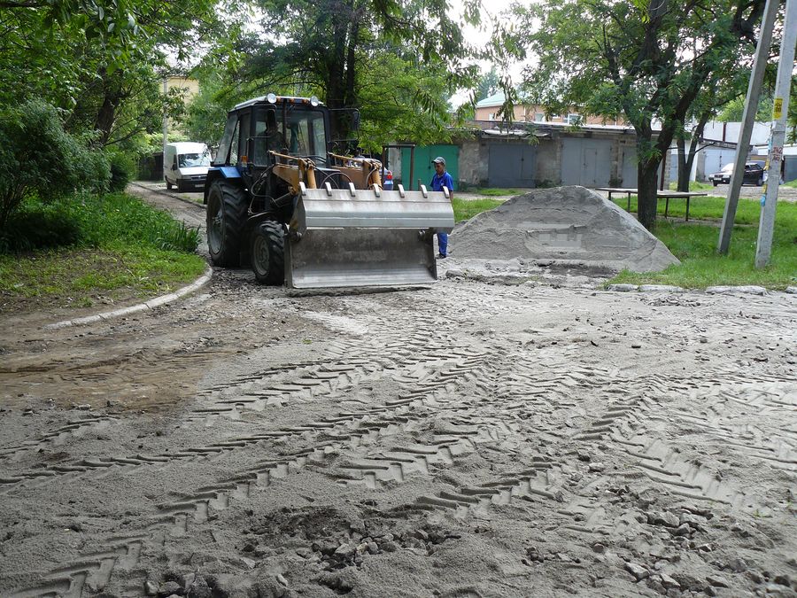 ремонтують внутрішньоквартальні дороги. Зображення 6