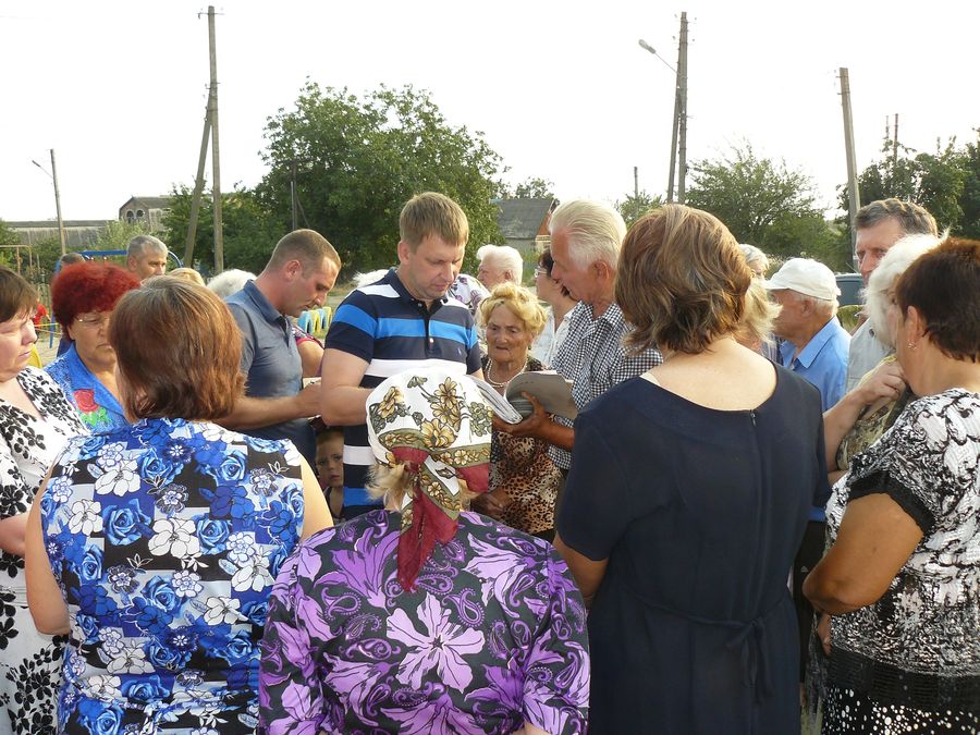 цієї суботи міський голова зустрівся з мешканцями 14 кварталу, що у селищі гірник. Зображення 1