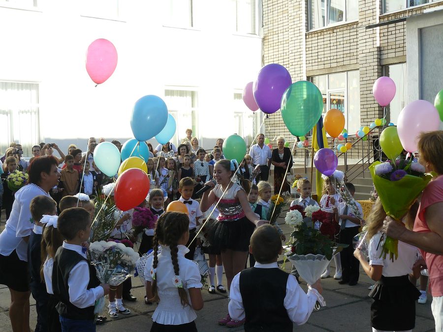 у школах міста пролунав перший дзвінок. Зображення 2