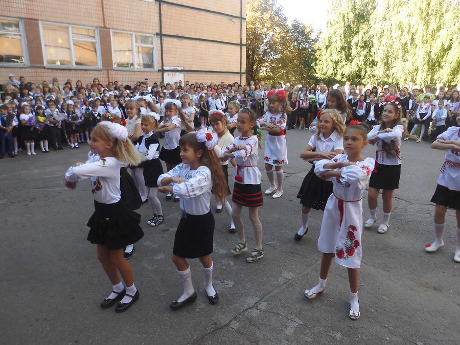 у школах міста пролунав перший дзвінок. Зображення 5