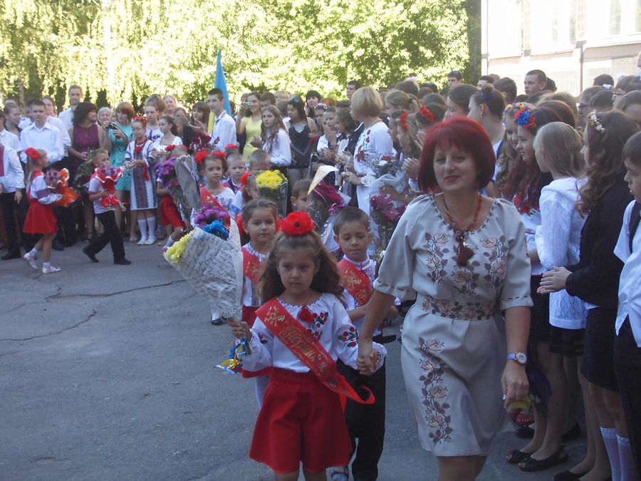 у школах міста пролунав перший дзвінок. Зображення 8