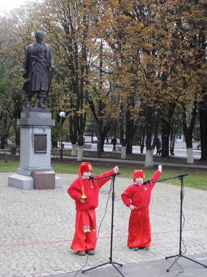 місто покров у день покрови. Зображення 3