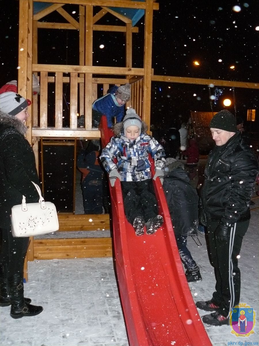 головна ялинка покрова запалила свої вогні. Зображення 9