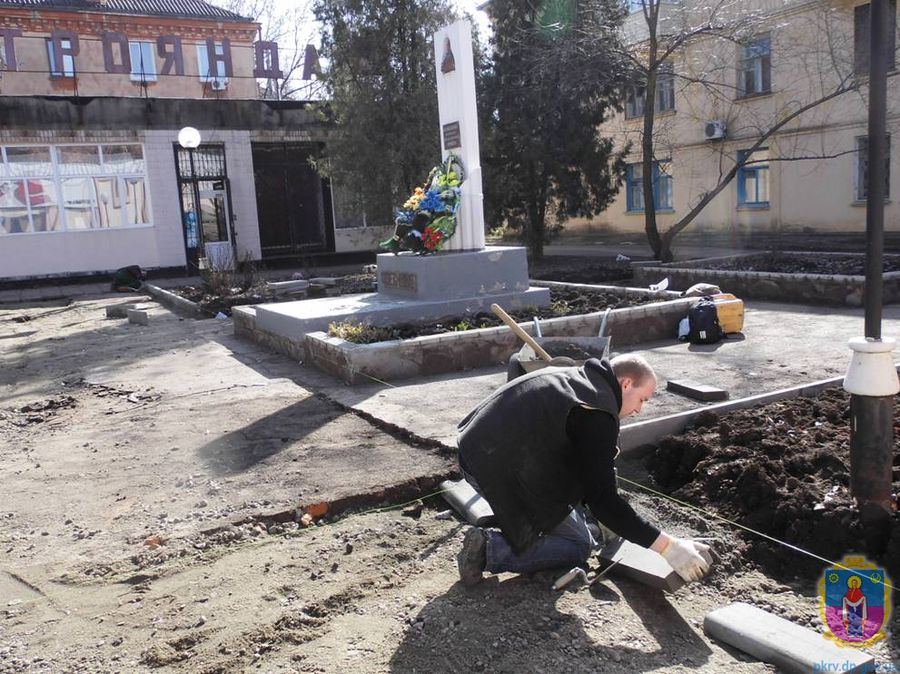 підсумки 2016 року: протягом минулого року у покрові відремонтовано 32 дороги та вісім тротуарів, що на 41% більше, ніж у 2015 році. Зображення 14