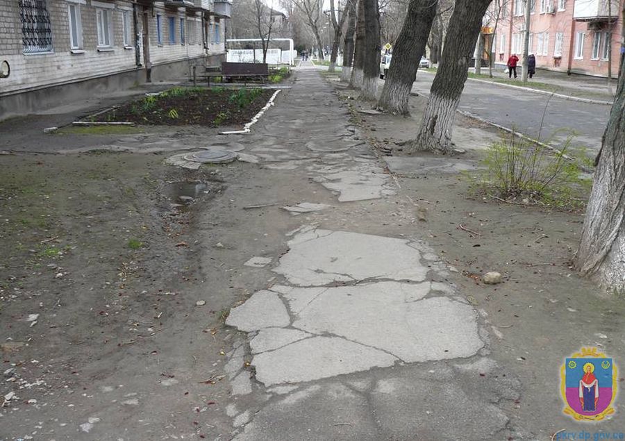 підсумки 2016 року: протягом минулого року у покрові відремонтовано 32 дороги та вісім тротуарів, що на 41% більше, ніж у 2015 році. Зображення 4