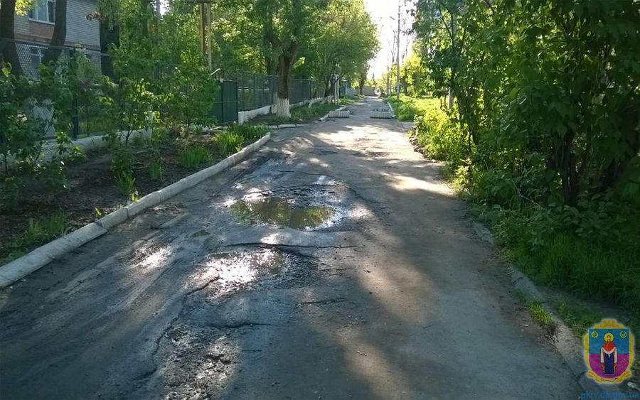 підсумки 2016 року: протягом минулого року у покрові відремонтовано 32 дороги та вісім тротуарів, що на 41% більше, ніж у 2015 році. Зображення 8