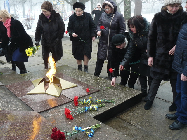 покров відзначив 73 річницю з дня визволення міста від фашистських загарбників. Зображення 1