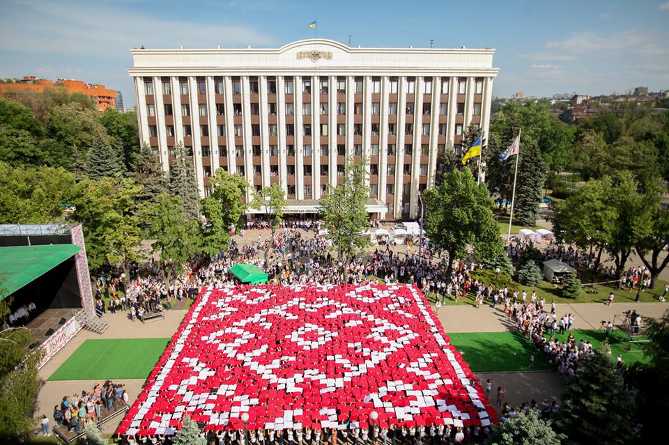 розквітає вишиванка. Зображення 2