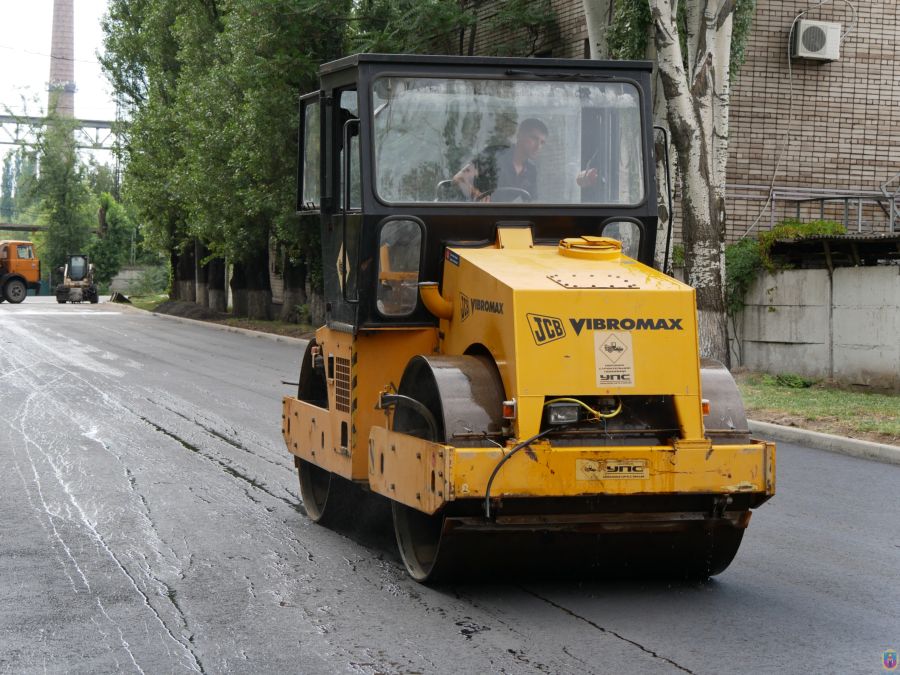 сучасні технології в покрові. при реконструкції вулиці григорія тикви дорожнє полотно армують геосіткою. Зображення 3