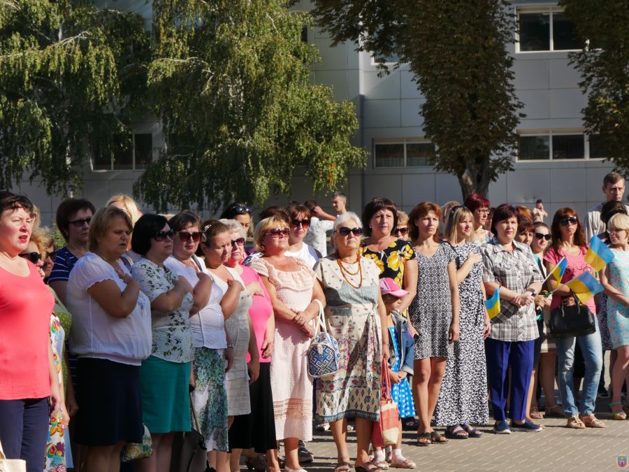 блакить із золотом на нім переплелися. Зображення 2