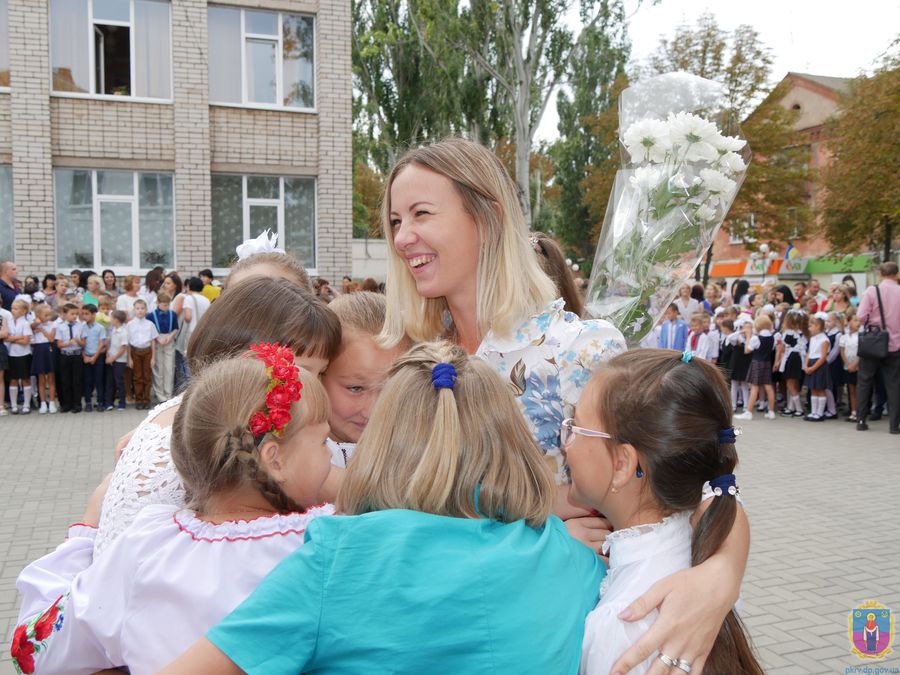 у школах міста пролунав перший дзвінок. Зображення 4