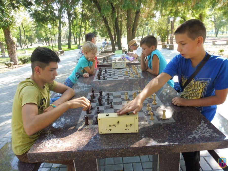 шахова осінь. юні шахісти змагалися у центральному парку. Зображення 4