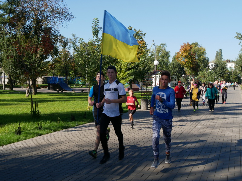 понад 200 покровчан взяли участь у патріотичному забігу на підтримку наших захисників. Зображення 3