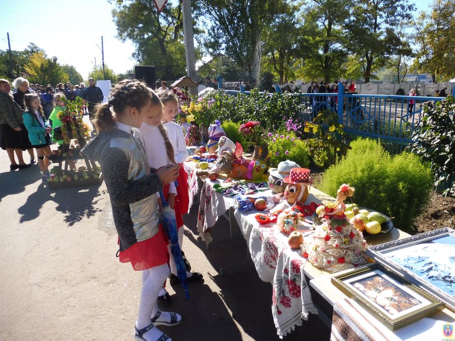 осінній вернісаж на святі селищ. Зображення 2