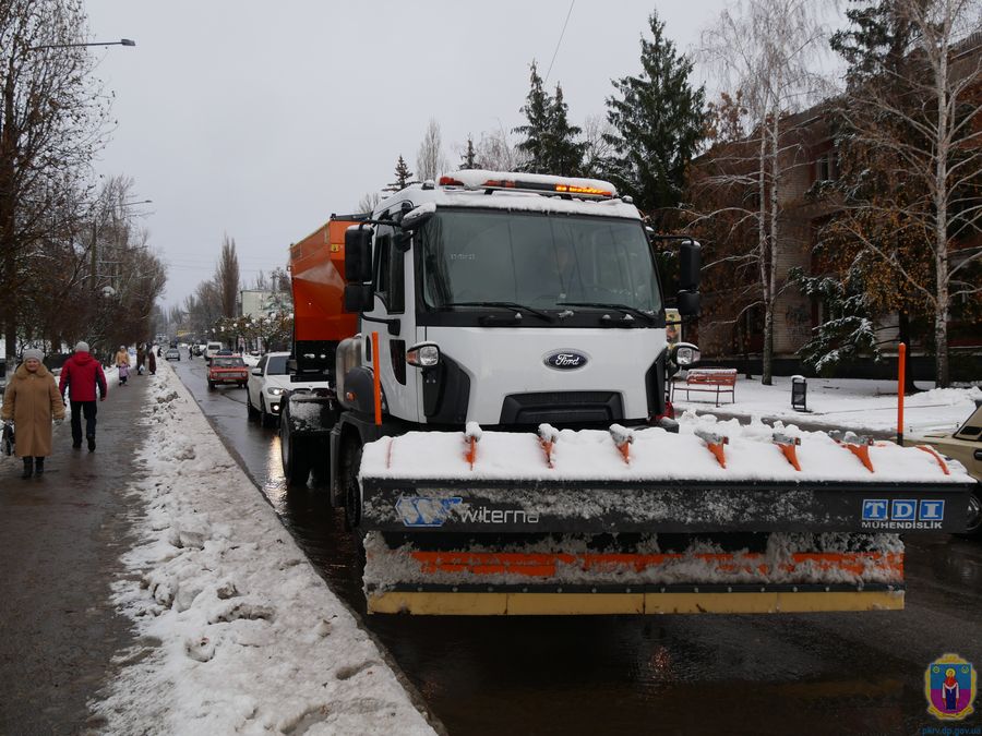 парк спеціалізованої комунальної техніки поповнився новим авто. Зображення 1